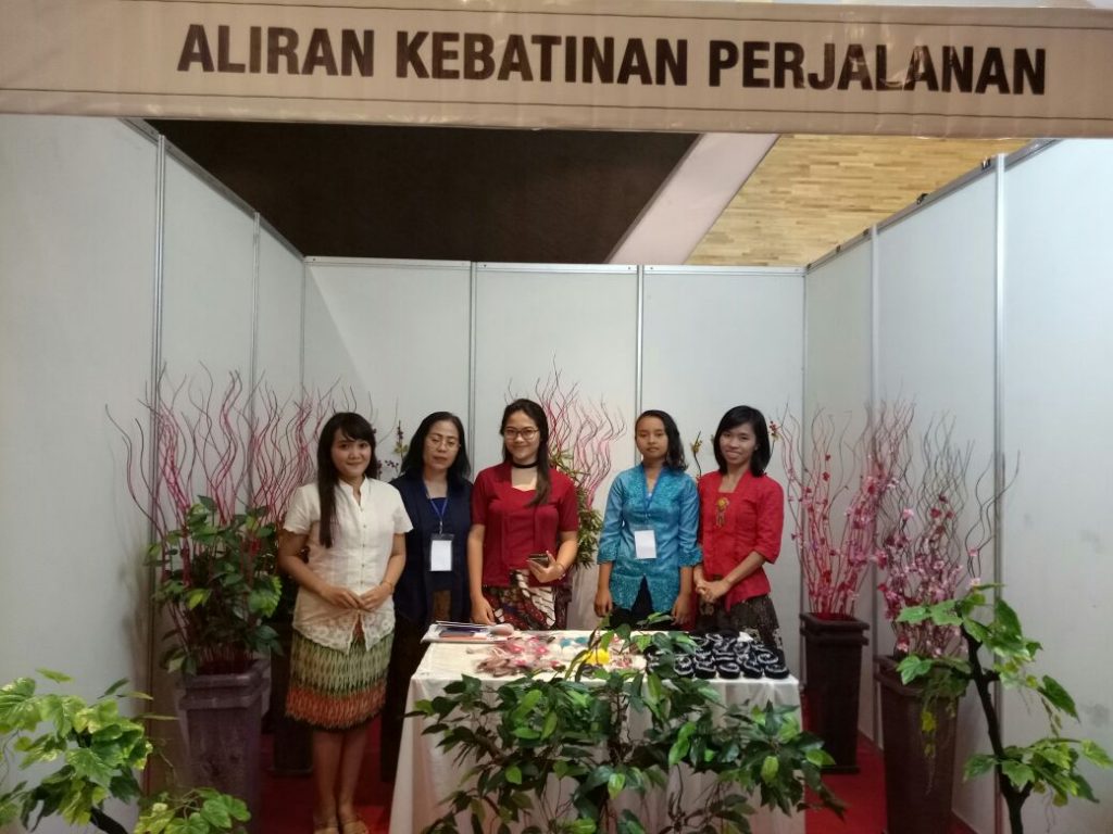 foto-di-stand-perjalanan